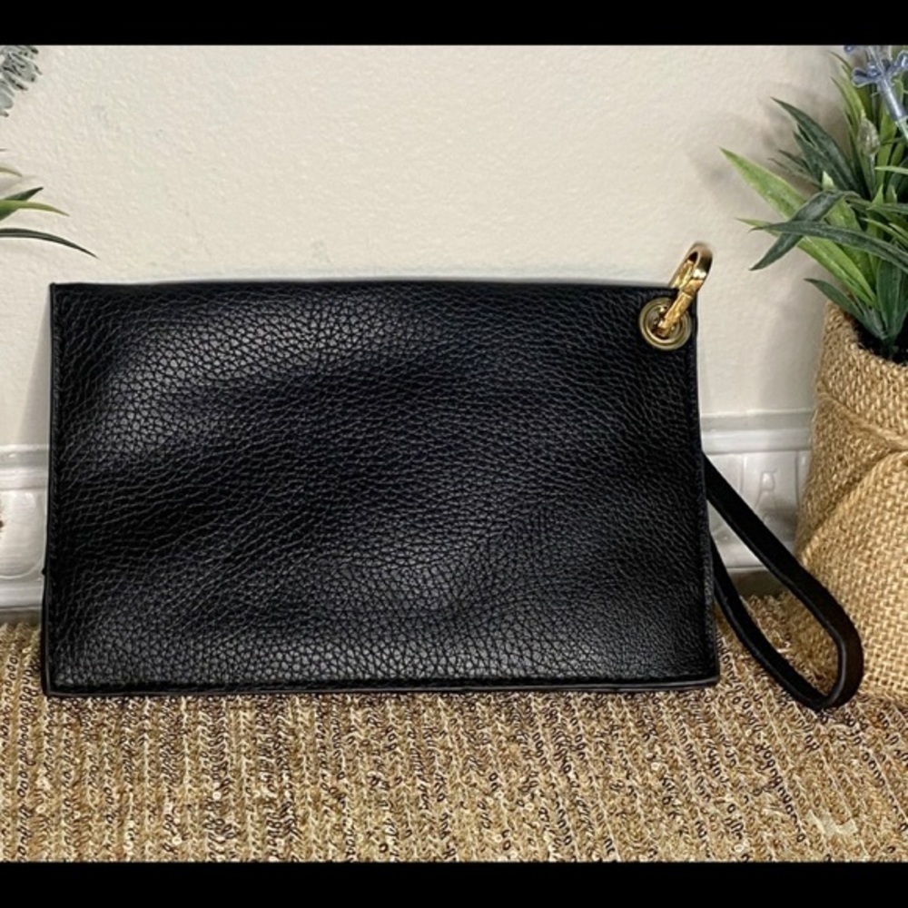 🌸BCBG wristlet🖤🖤🖤 - Picture 2 of 4